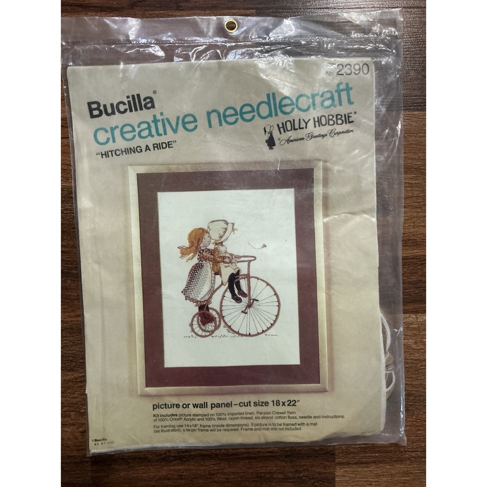 1976 Bucilla Needlecraft Holly Hobbie HITCHING A RIDE #2390 Embroidery Kit